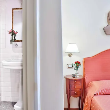 Casa De' Fiori 3* Rome